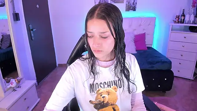 Amaia Daniells online show from 12-20-24, 03:47