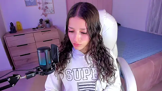 Amaia Daniells online show from 03-11-25, 03:37