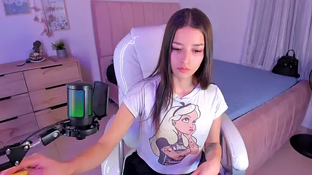 Amaia Daniells online show from 03-18-25, 03:20