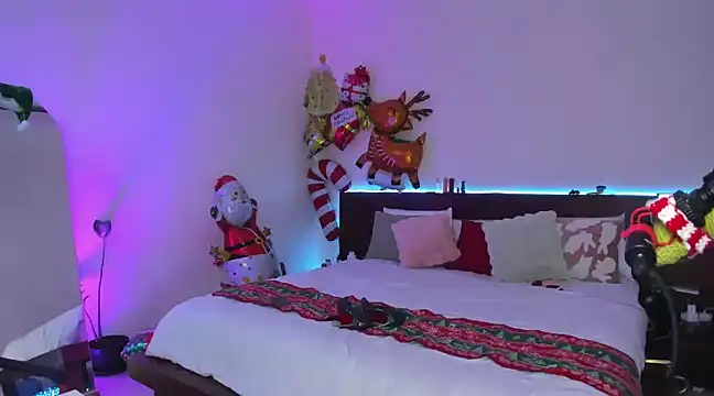 Snapshot of holy_khloe chatting on 12-22-24, 09:00 holy khloe online show from 12-22-24, 09:00