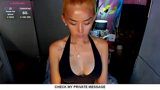 QuiinMollyXxX online show from 06-24-26, 04:11