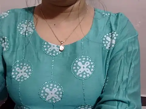 Snapshot of mahira_999 chatting on 02-12-25, 07:23 mahira 999 online show from 02-12-25, 07:23