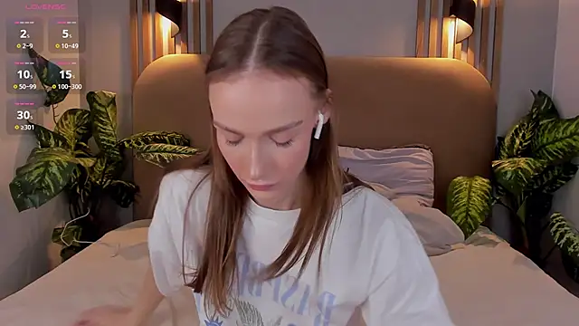 Kira Quinn online show from 11-11-25, 06:57