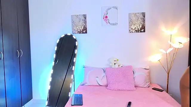 SarahCinnamon- online show from 06-09-26, 04:51