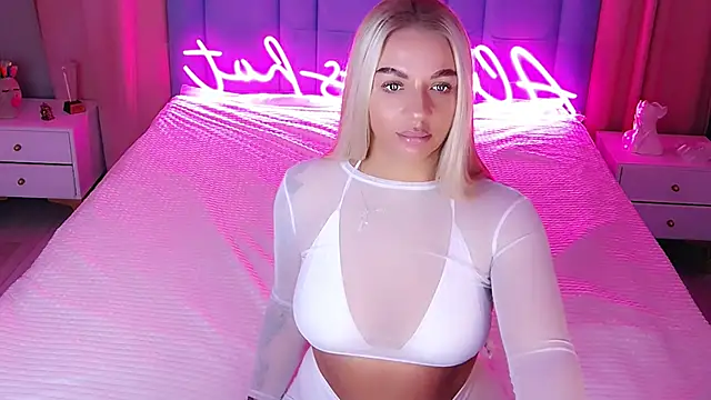 Snapshot of AllwaysHotJ chatting on 11-04-25, 02:10 AllwaysHotJ online show from 11-04-25, 02:10