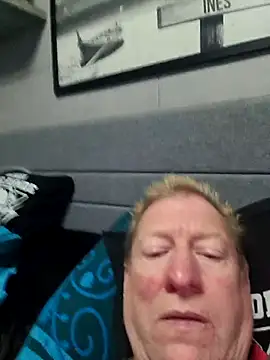 tomtom111111 online show from 09-17-25, 04:19