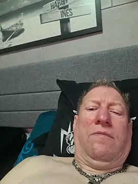 tomtom111111 online show from 10-10-25, 01:54