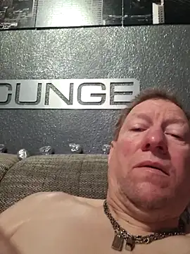 Snapshot of tomtom111111 chatting on 01-17-26, 04:39 tomtom111111 online show from 01-17-26, 04:39