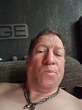 Snapshot of tomtom111111 chatting on 02-17-26, 02:02 tomtom111111 online show from 02-17-26, 02:02