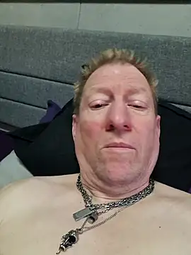 Snapshot of tomtom111111 chatting on 03-04-26, 03:18 tomtom111111 online show from 03-04-26, 03:18