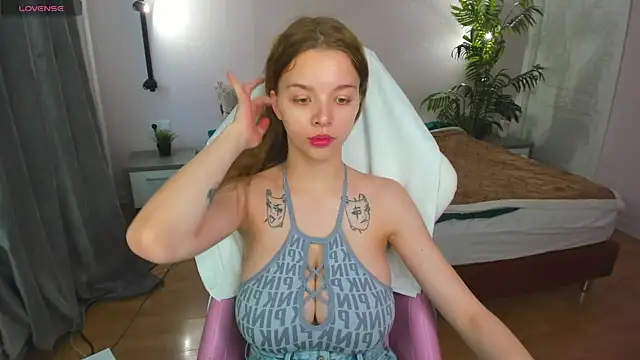 Lesya Flin online show from 10-29-25, 10:06