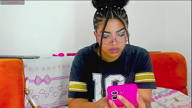 moana taylor online show from 06-09-26, 01:01