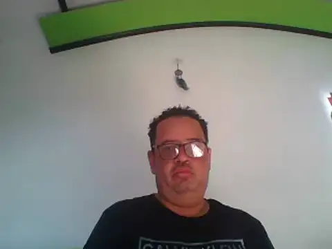 Snapshot of djtomxxx2777 chatting on 02-04-25, 08:17 djtomxxx2777 online show from 02-04-25, 08:17