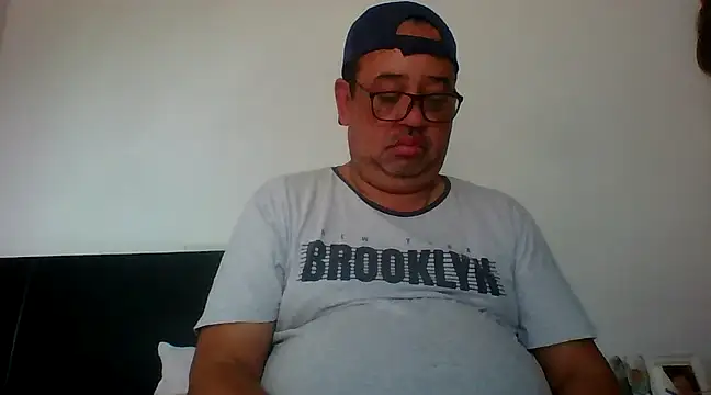 Snapshot of djtomxxx2777 chatting on 02-06-25, 06:02 djtomxxx2777 online show from 02-06-25, 06:02