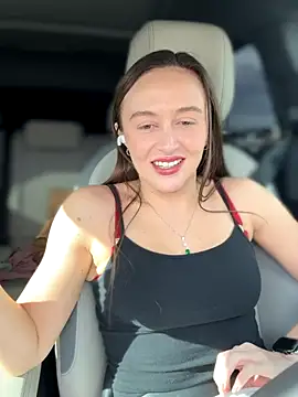 lunagirl13 online show from 12-17-25, 07:31