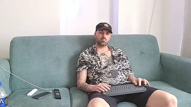 Snapshot of MattxFeet chatting on 08-06-26, 05:26 MattxFeet online show from 08-06-26, 05:26