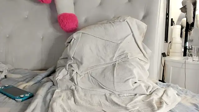 Snapshot of Burlesque_XlX chatting on 09-12-25, 05:18 Burlesque XlX online show from 09-12-25, 05:18