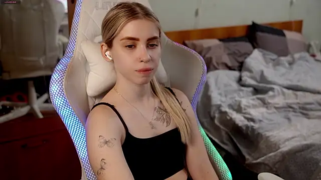 ho1yho1e online show from 02-11-26, 06:57