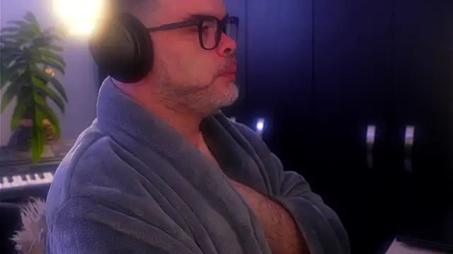 Sanders White online show from 09-15-25, 01:44