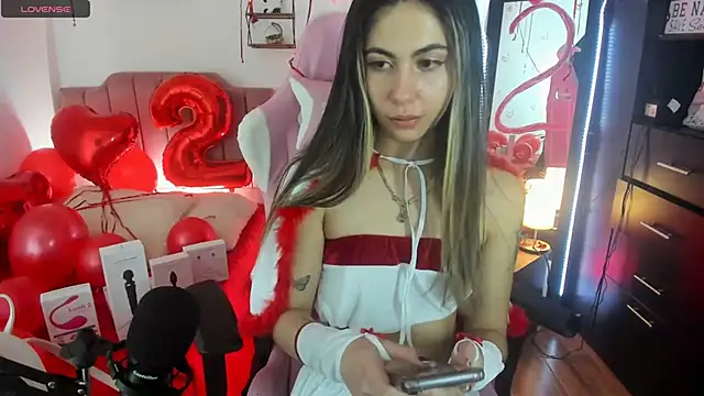 Snapshot of lilly_sweett chatting on 12-15-24, 07:02 lilly sweett online show from 12-15-24, 07:02