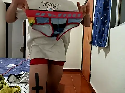 Snapshot of Latinopervs chatting on 02-18-25, 07:10 Latinopervs online show from 02-18-25, 07:10