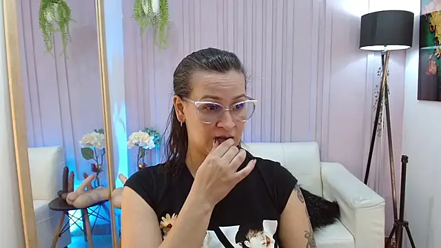 Britney taylor  online show from 12-30-24, 09:19