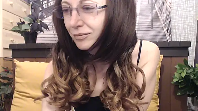 Snapshot of lilianleight chatting on 04-13-26, 10:32 lilianleight online show from 04-13-26, 10:32