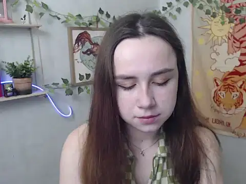 Snapshot of VeryVeryVeryShy_ chatting on 04-27-26, 05:27 VeryVeryVeryShy online show from 04-27-26, 05:27
