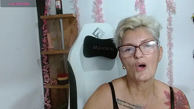 bety-cum2 online show from 07-23-26, 11:30