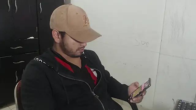 Snapshot of kylian_07 chatting on 11-07-25, 04:23 kylian 07 online show from 11-07-25, 04:23