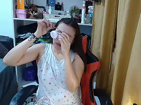 Snapshot of crizzybel chatting on 12-21-25, 05:47 crizzybel online show from 12-21-25, 05:47