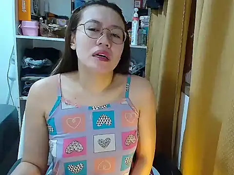 Snapshot of crizzybel chatting on 12-22-25, 08:11 crizzybel online show from 12-22-25, 08:11