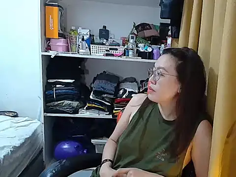 Snapshot of crizzybel chatting on 02-08-26, 08:56 crizzybel online show from 02-08-26, 08:56