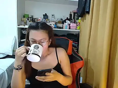 Snapshot of crizzybel chatting on 02-22-26, 05:22 crizzybel online show from 02-22-26, 05:22