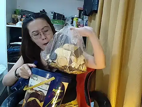 Snapshot of crizzybel chatting on 03-01-26, 05:26 crizzybel online show from 03-01-26, 05:26