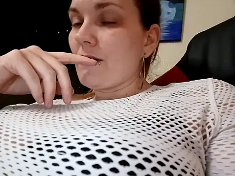 Snapshot of ToxicLilly chatting on 03-12-25, 10:05 ToxicLilly online show from 03-12-25, 10:05