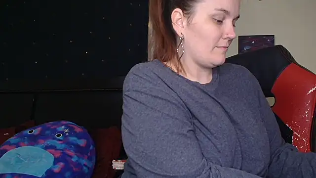 Snapshot of ToxicLilly chatting on 10-12-25, 07:40 ToxicLilly online show from 10-12-25, 07:40