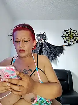 Snapshot of zafiro_sex_ chatting on 10-28-25, 08:11 zafiro sex  online show from 10-28-25, 08:11