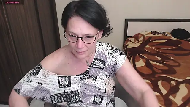 Snapshot of BelovedLady chatting on 02-14-25, 03:47 BelovedLady online show from 02-14-25, 03:47