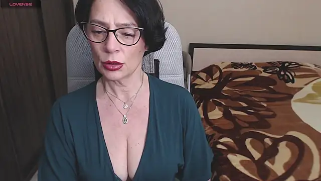 Snapshot of BelovedLady chatting on 02-15-25, 04:01 BelovedLady online show from 02-15-25, 04:01