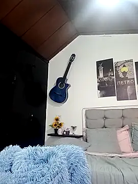 Keyla01  online show from 04-25-26, 07:33