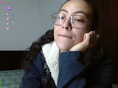 Snapshot of Olivia_Bright chatting on 05-17-26, 12:30 Olivia Bright online show from 05-17-26, 12:30
