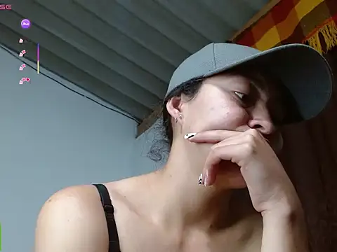 Snapshot of Olivia_Bright chatting on 05-27-26, 01:57 Olivia Bright online show from 05-27-26, 01:57