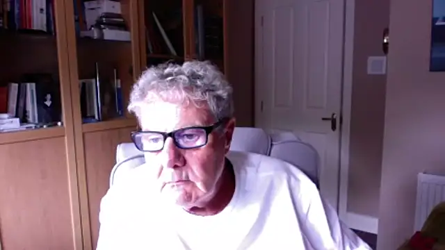 Snapshot of Oldpistolpete chatting on 06-06-26, 04:23 Oldpistolpete online show from 06-06-26, 04:23