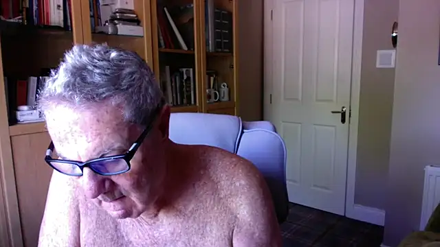 Snapshot of Oldpistolpete chatting on 06-12-26, 09:41 Oldpistolpete online show from 06-12-26, 09:41