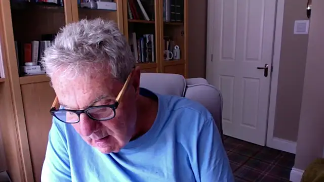Snapshot of Oldpistolpete chatting on 06-13-26, 10:35 Oldpistolpete online show from 06-13-26, 10:35