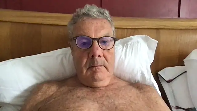 Snapshot of Oldpistolpete chatting on 06-22-26, 08:22 Oldpistolpete online show from 06-22-26, 08:22