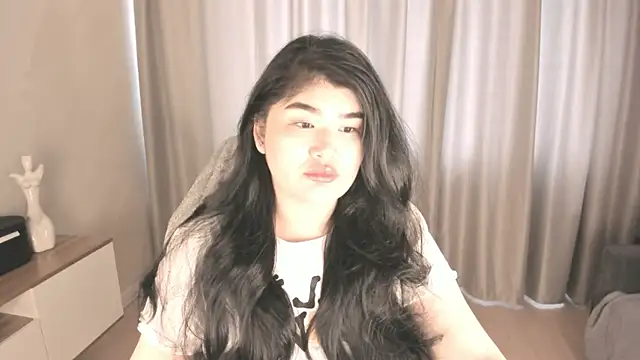 Snapshot of mia_lui chatting on 07-22-26, 04:26 mia lui online show from 07-22-26, 04:26
