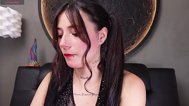 Snapshot of miss_sharlotte18 chatting on 06-10-26, 06:07 miss sharlotte18 online show from 06-10-26, 06:07