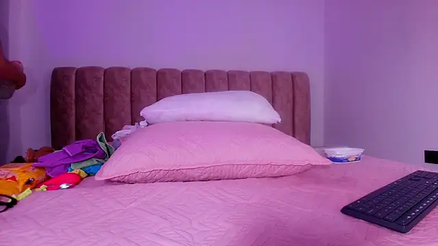 Snapshot of _linda_milk_ chatting on 11-13-25, 03:05 linda milk online show from 11-13-25, 03:05